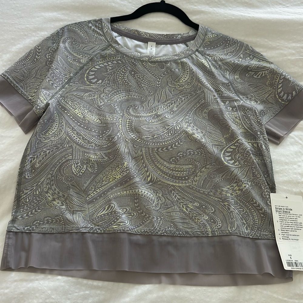 Lululemon New w tags top w paisley and sheer accents-- size 6
